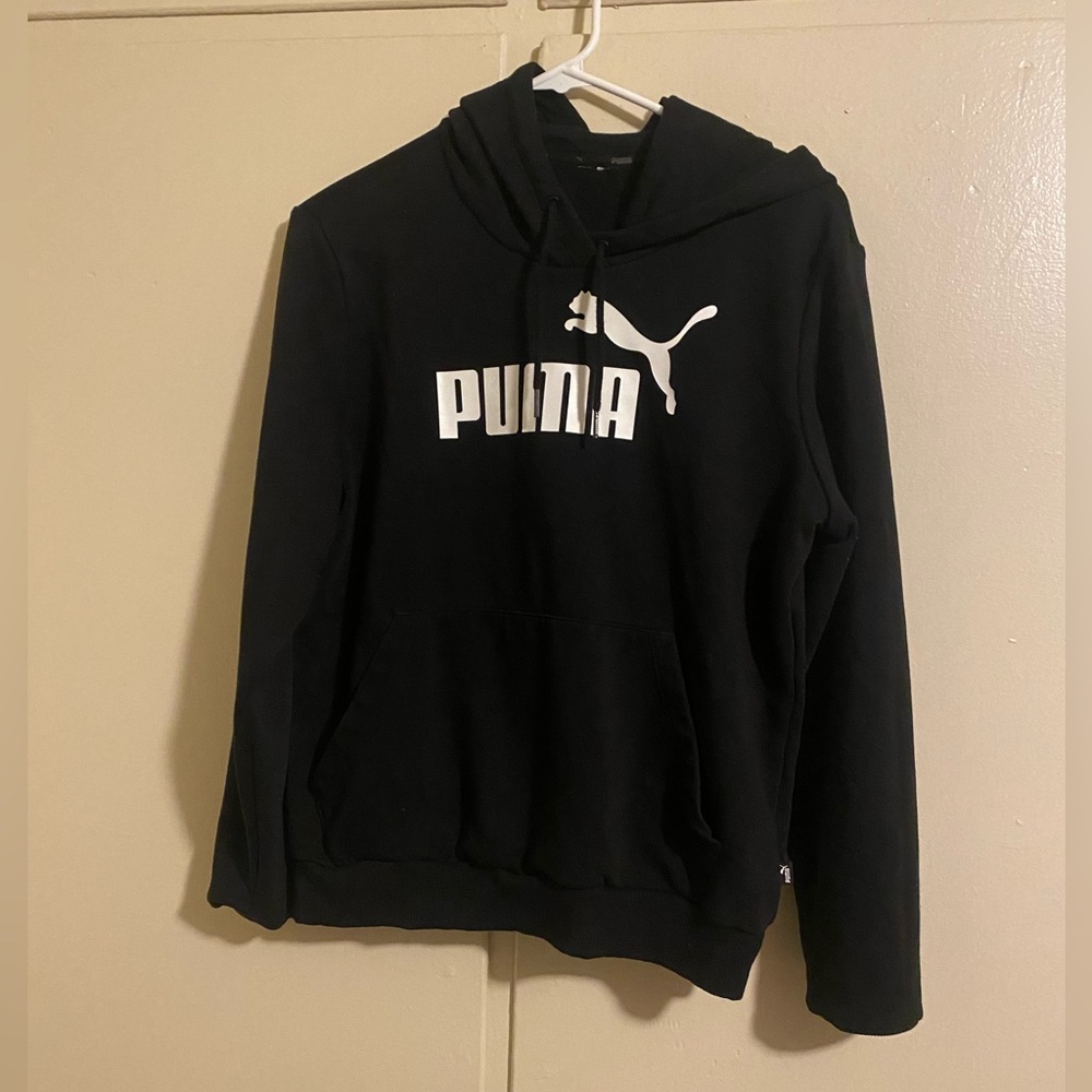 Puma pocketed sweatshirt hoodie size large. Worn 1X. Cut tag off. Always do this